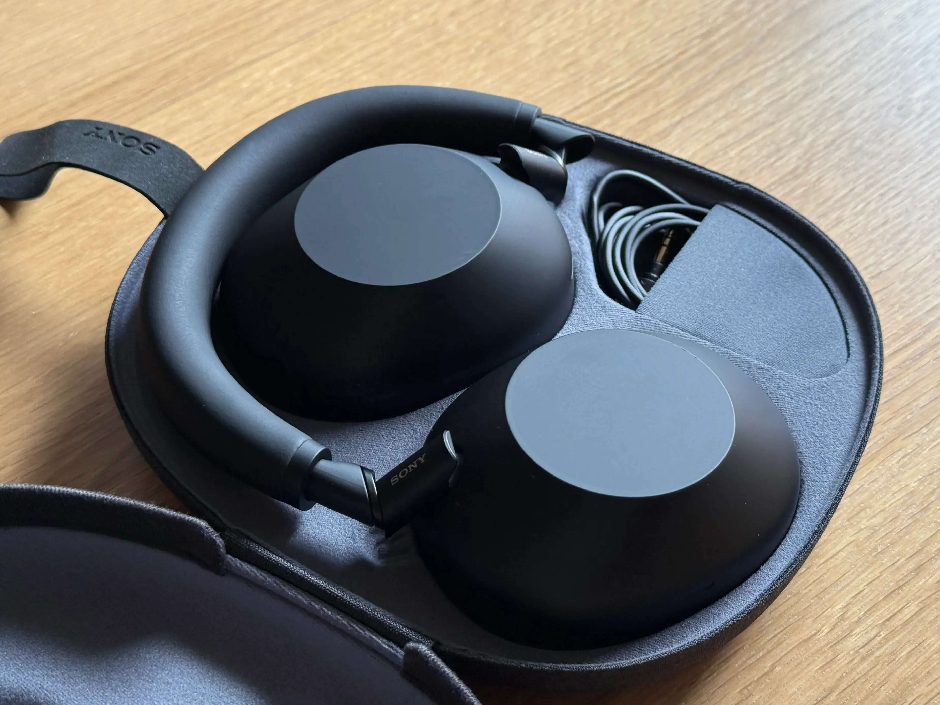 Sony WH-1000XM6 dėklas